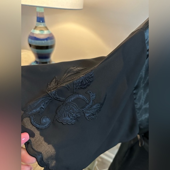 Val Mode Lingerie Maxi Lounging Robe - Size M - Picture 3 of 12